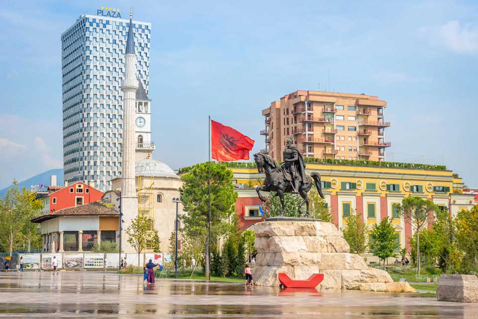 Tirana főtér